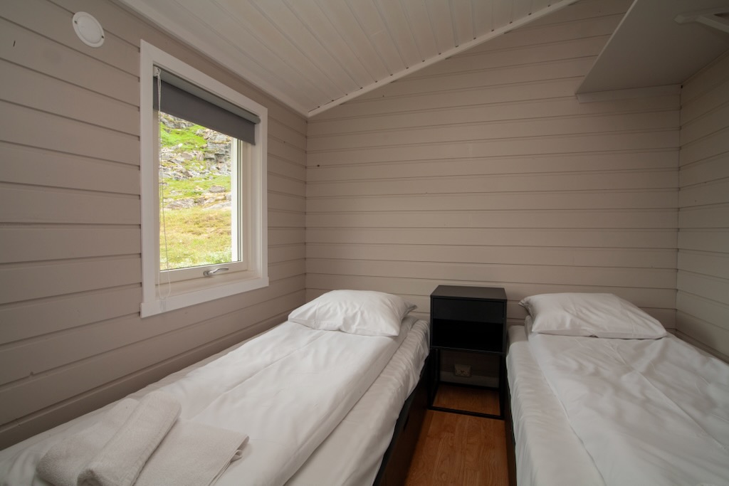 Fjordhytta — twin bedroom