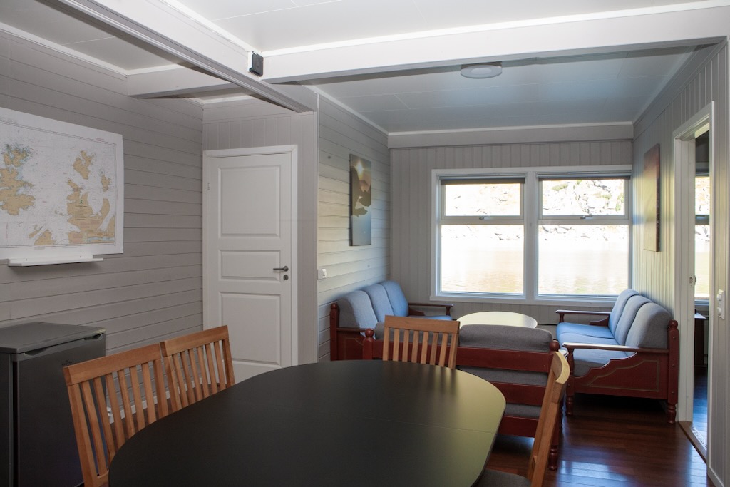 Hjelmsøy — dining lounge